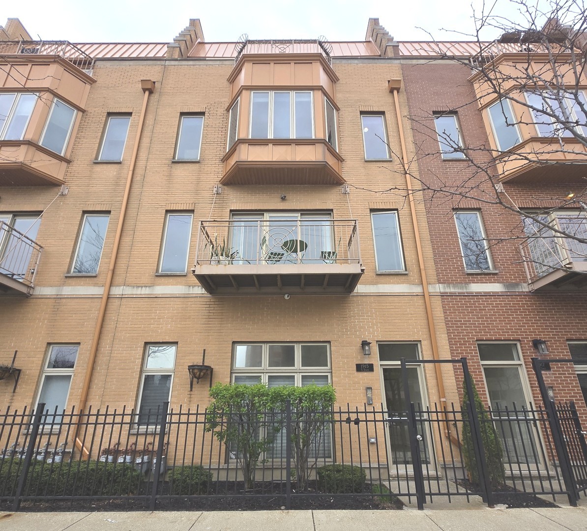 1915 South State Street, Unit 3 Chicago, IL 60616 - Photo 1 of 29 a front view of a building