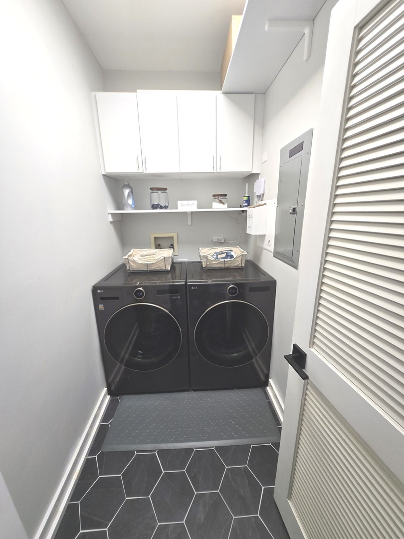 1915 South State Street, Unit 3 Chicago, IL 60616 - Photo 13 of 29 a utility room with stainless steel appliances washer and dryer