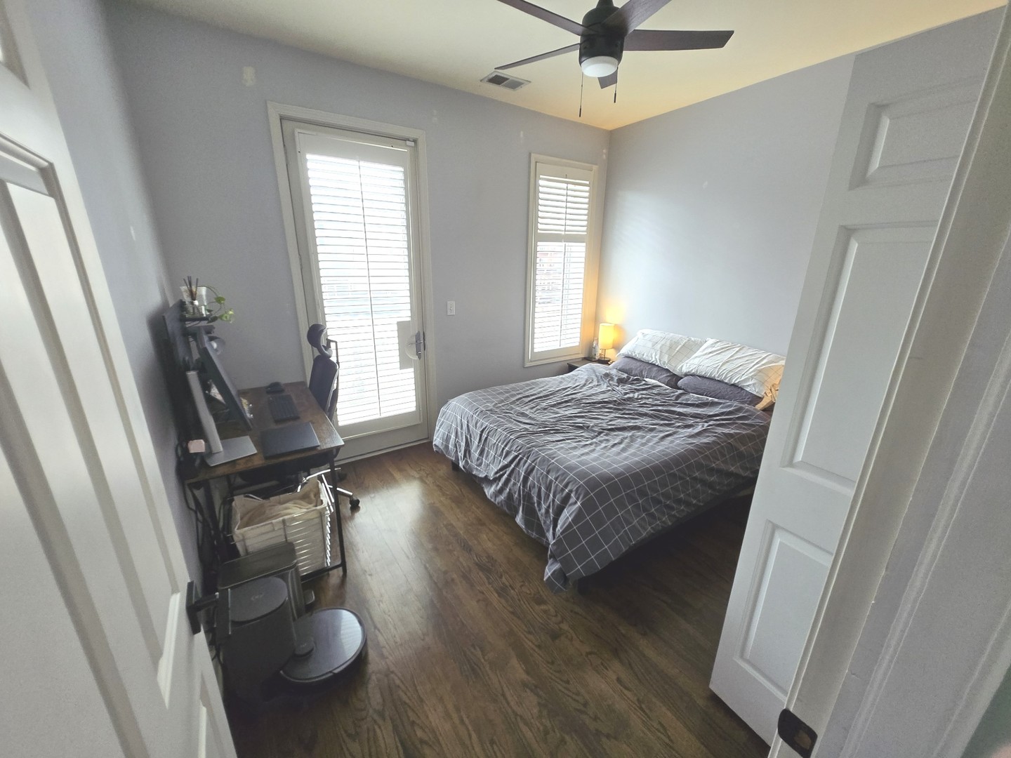 1915 South State Street, Unit 3 Chicago, IL 60616 - Photo 18 of 29 a bedroom with a bed and a chandelier