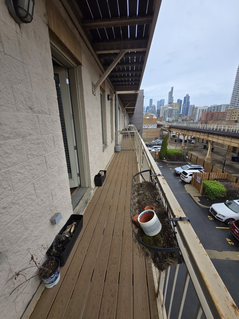 1915 South State Street, Unit 3 Chicago, IL 60616 - Photo 21 of 29 a view of balcony deck and patio
