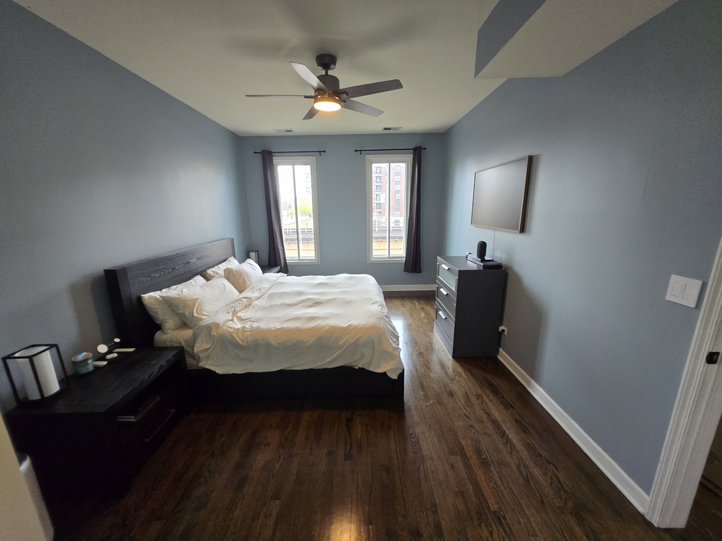 1915 South State Street, Unit 3 Chicago, IL 60616 - Photo 22 of 29 a bedroom with a bed lamp on desk and a window