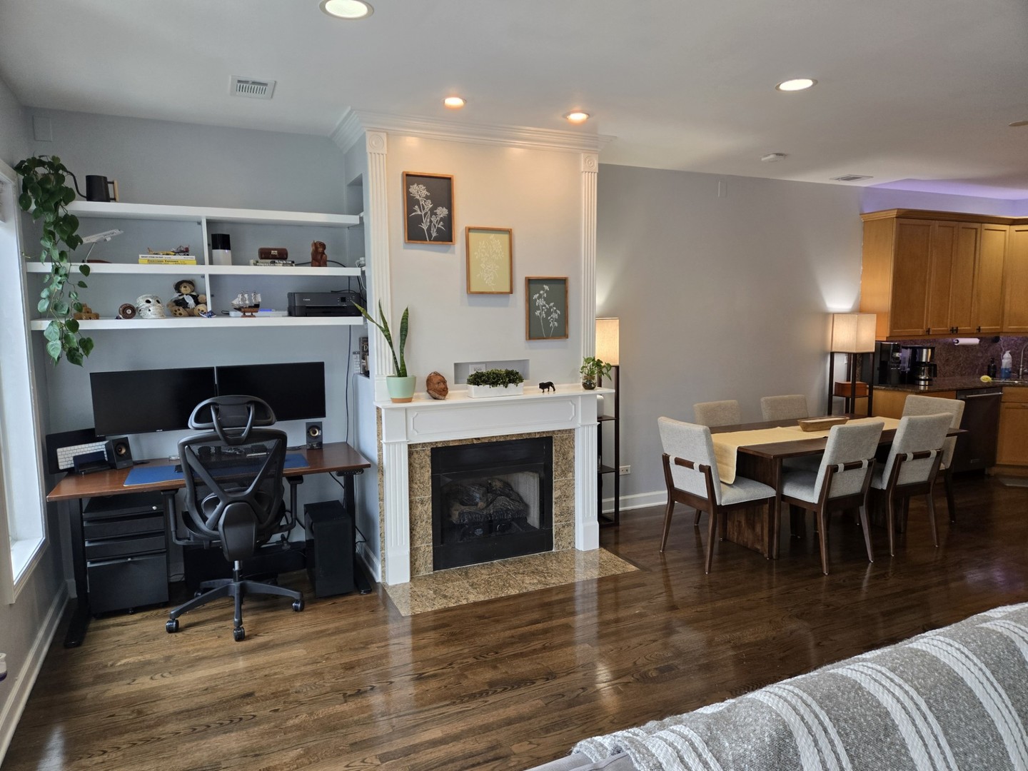 1915 South State Street, Unit 3 Chicago, IL 60616 - Photo 10 of 29 a living room with furniture and a fireplace