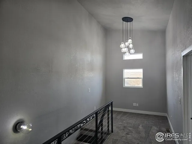 a view of entryway with window