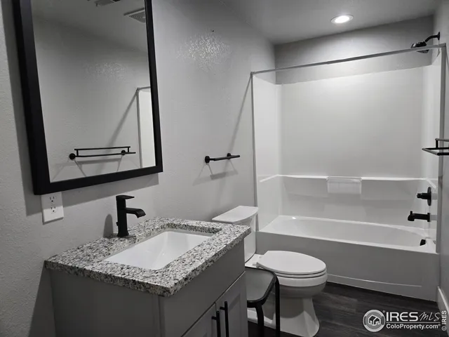 an empty room with a empty space and window