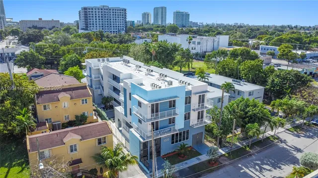 $2,100 | 1620 Northwest 18th Street, Unit 201, Miami, FL 33125