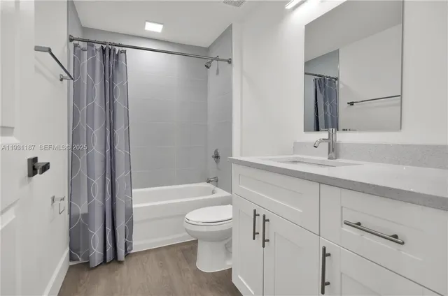 $2,100 | 1620 Northwest 18th Street, Unit 201, Miami, FL 33125