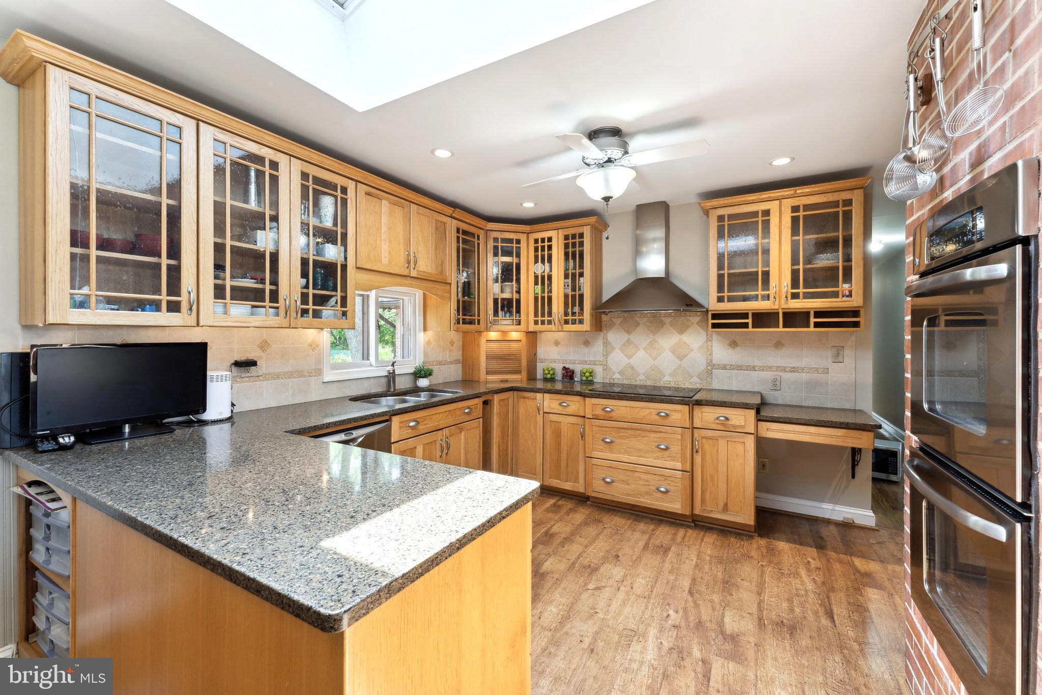 2034 Chesapeake Road Annapolis, MD 21409 - Photo 13 of 60 Kitchen w/ granite and stainless steel appliances