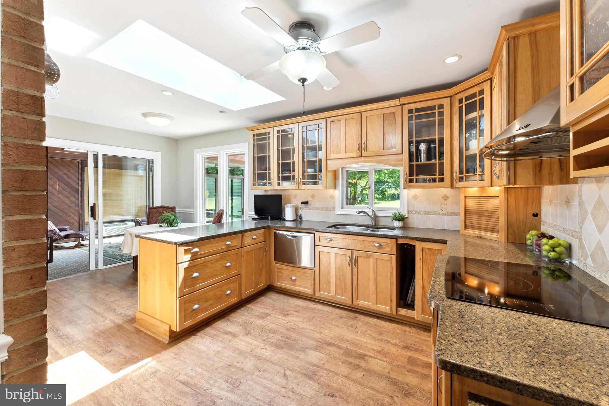 2034 Chesapeake Road Annapolis, MD 21409 - Photo 15 of 60 Kitchen with granite and stainless steel