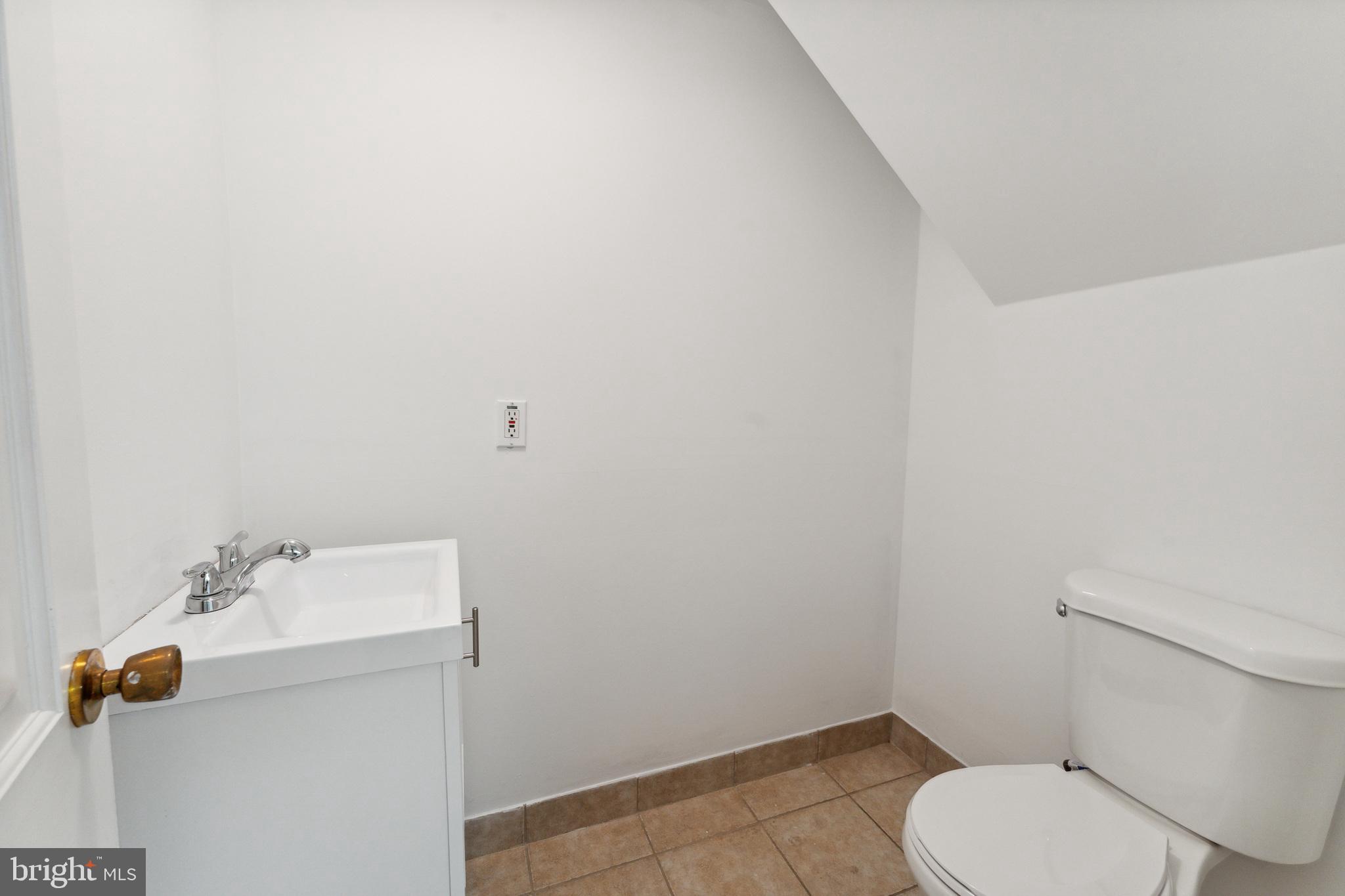 2034 Chesapeake Road Annapolis, MD 21409 - Photo 37 of 60 Lower level half bath