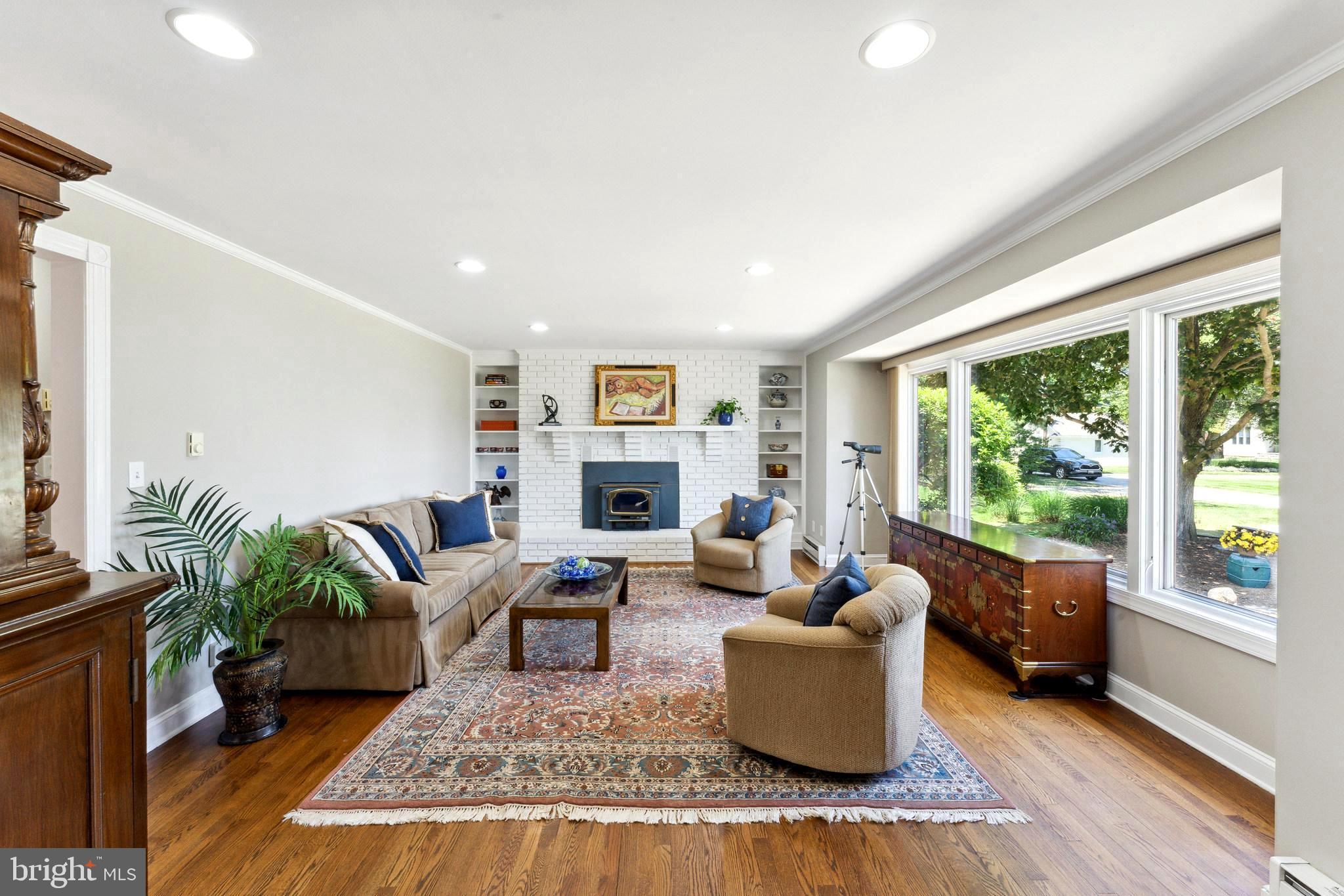2034 Chesapeake Road Annapolis, MD 21409 - Photo 9 of 60 Living room with fireplace