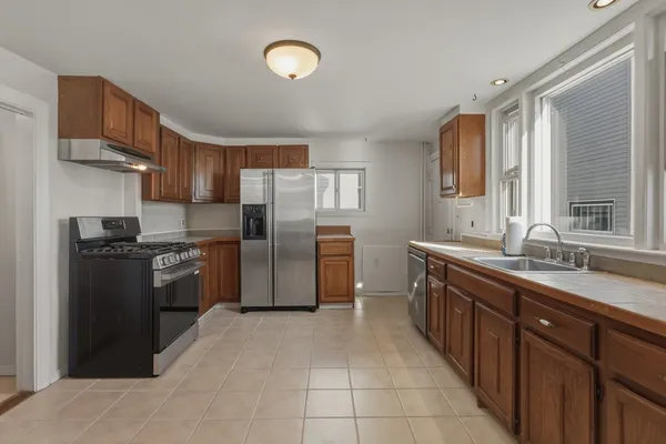 $3,200 | 1080 Shirley Street, Unit 1, Winthrop, MA 02152