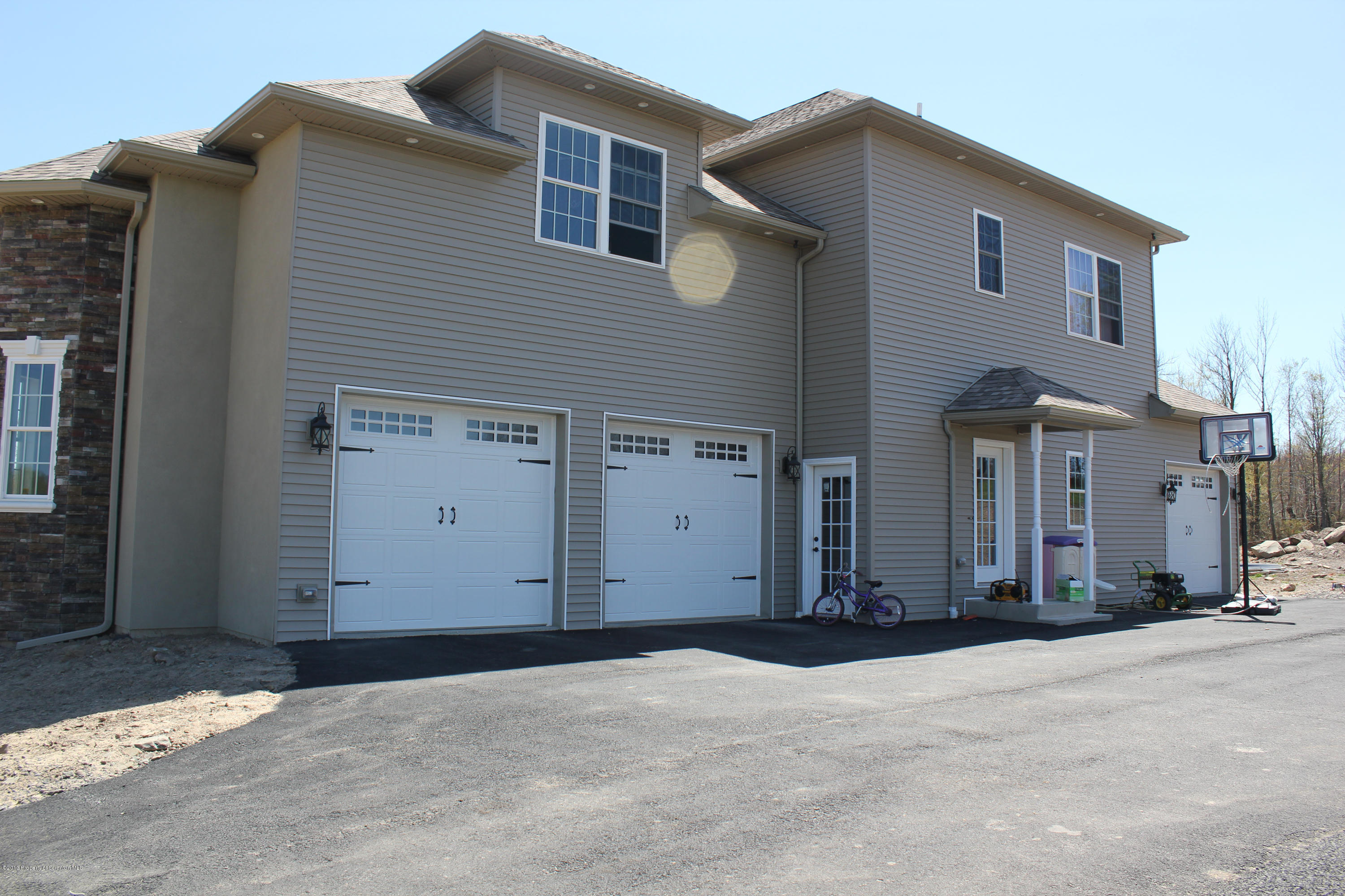 113 Greenfield Road Scott Township, PA 18433 - Photo 5 of 28 Gallery Image 5