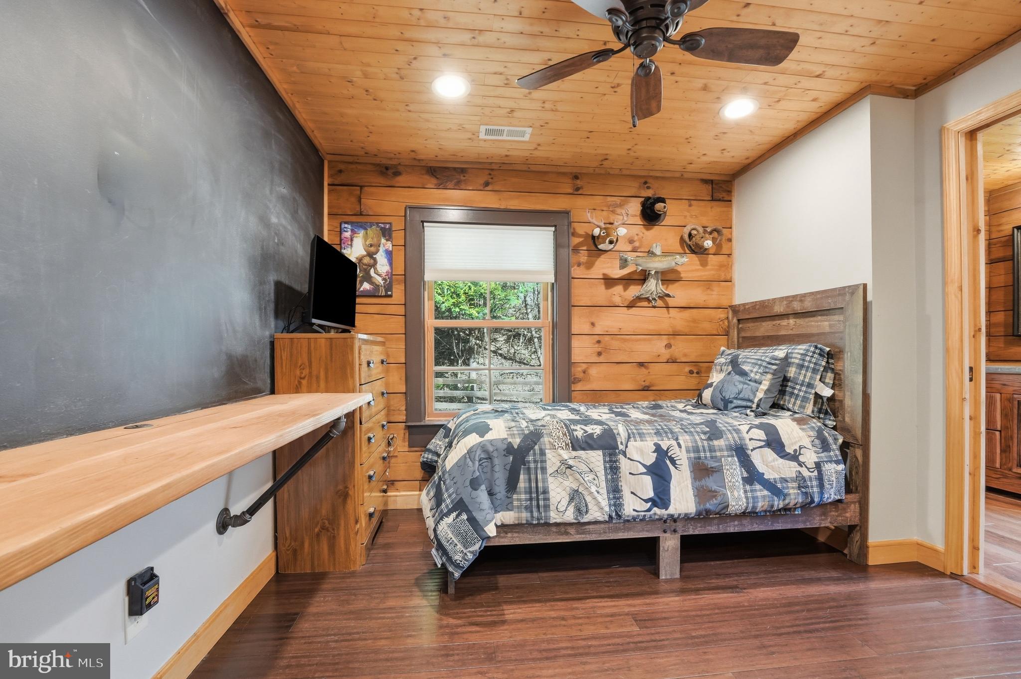 5276 Free State Road Marshall, VA 20115 - Photo 29 of 61 Bed two, main level, direct access to full bath