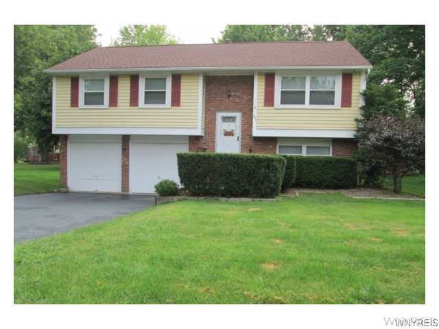 873 Robin Road Amherst, NY 14228 - Photo 1 of 1 Exterior Front