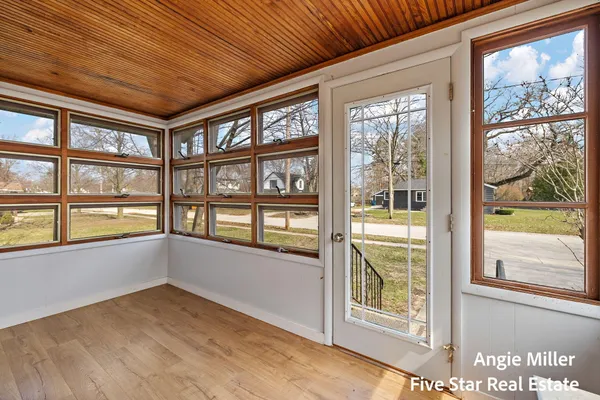 $479,900 | 211 Williams Street, Spring Lake, MI 49456