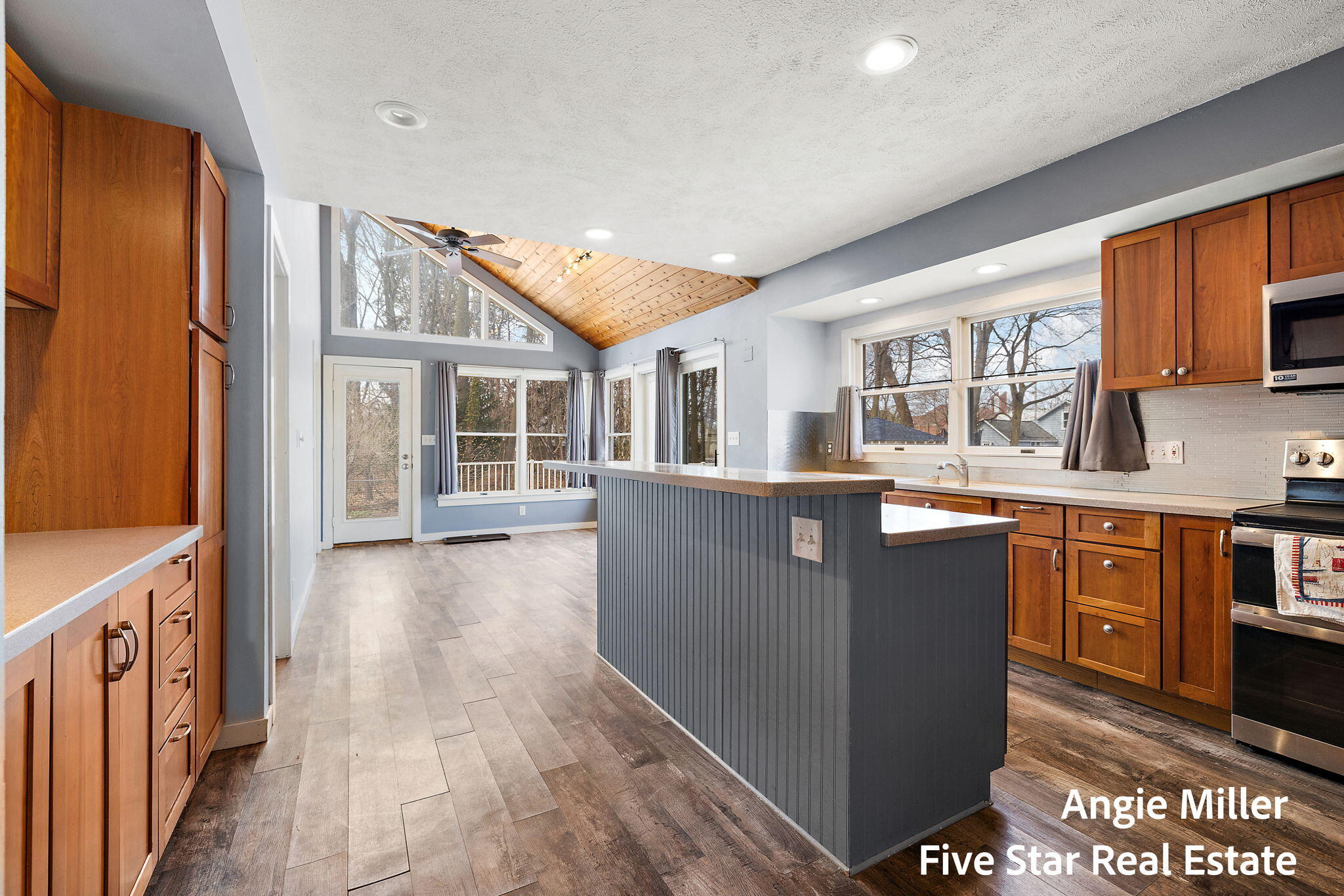 211 Williams Street Spring Lake, MI 49456 - Photo 26 of 67 kitchen