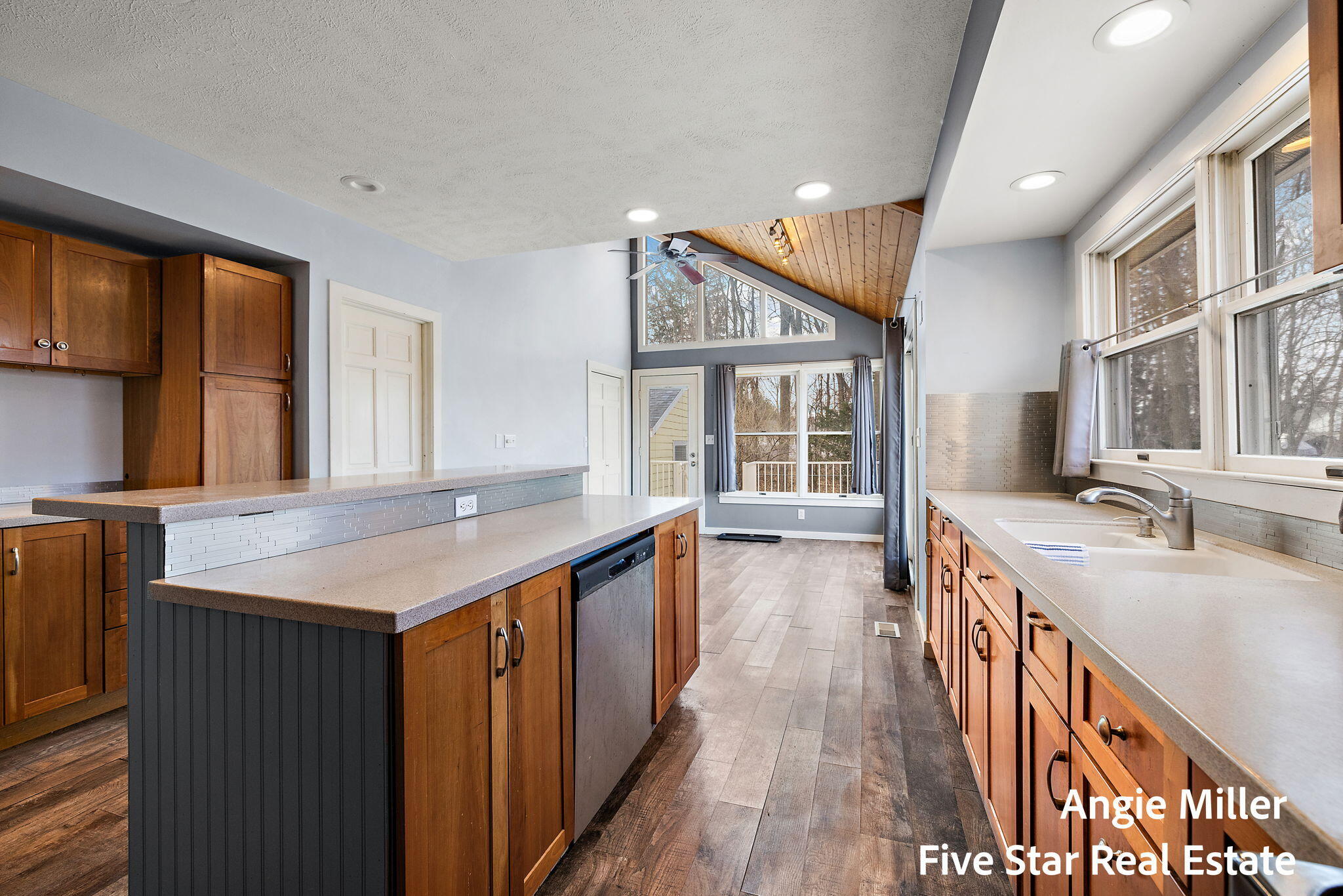 211 Williams Street Spring Lake, MI 49456 - Photo 27 of 67 kitchen