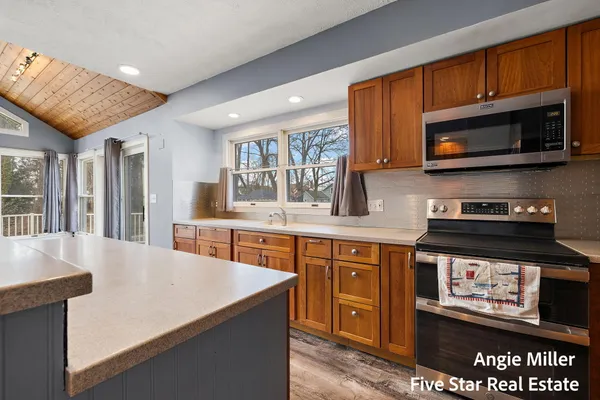 $479,900 | 211 Williams Street, Spring Lake, MI 49456