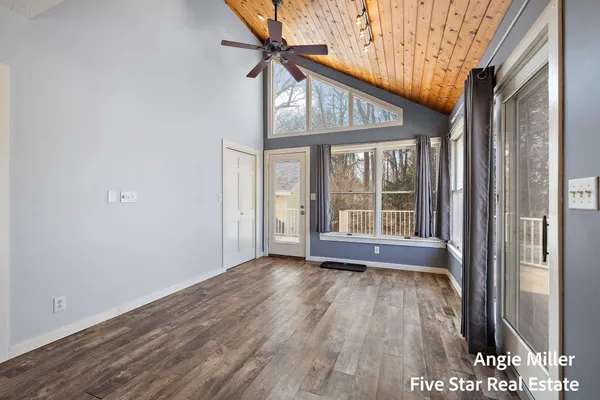 $479,900 | 211 Williams Street, Spring Lake, MI 49456