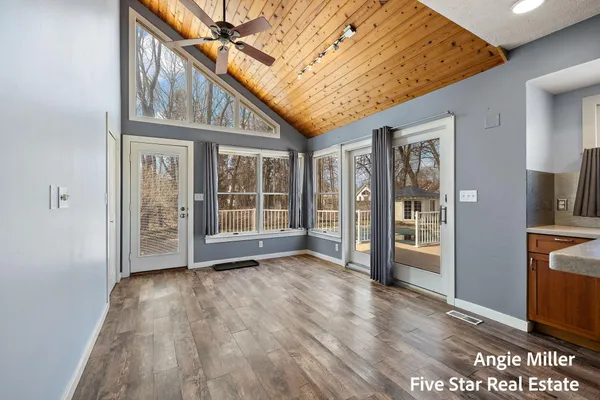 $479,900 | 211 Williams Street, Spring Lake, MI 49456