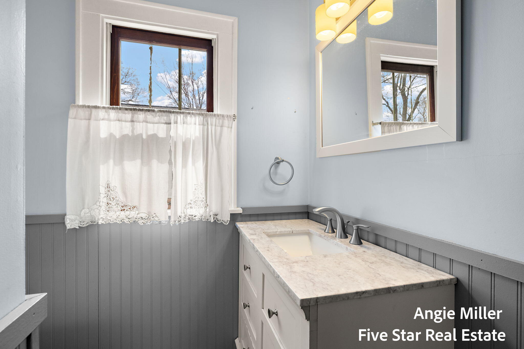 211 Williams Street Spring Lake, MI 49456 - Photo 37 of 67 main full bath 1