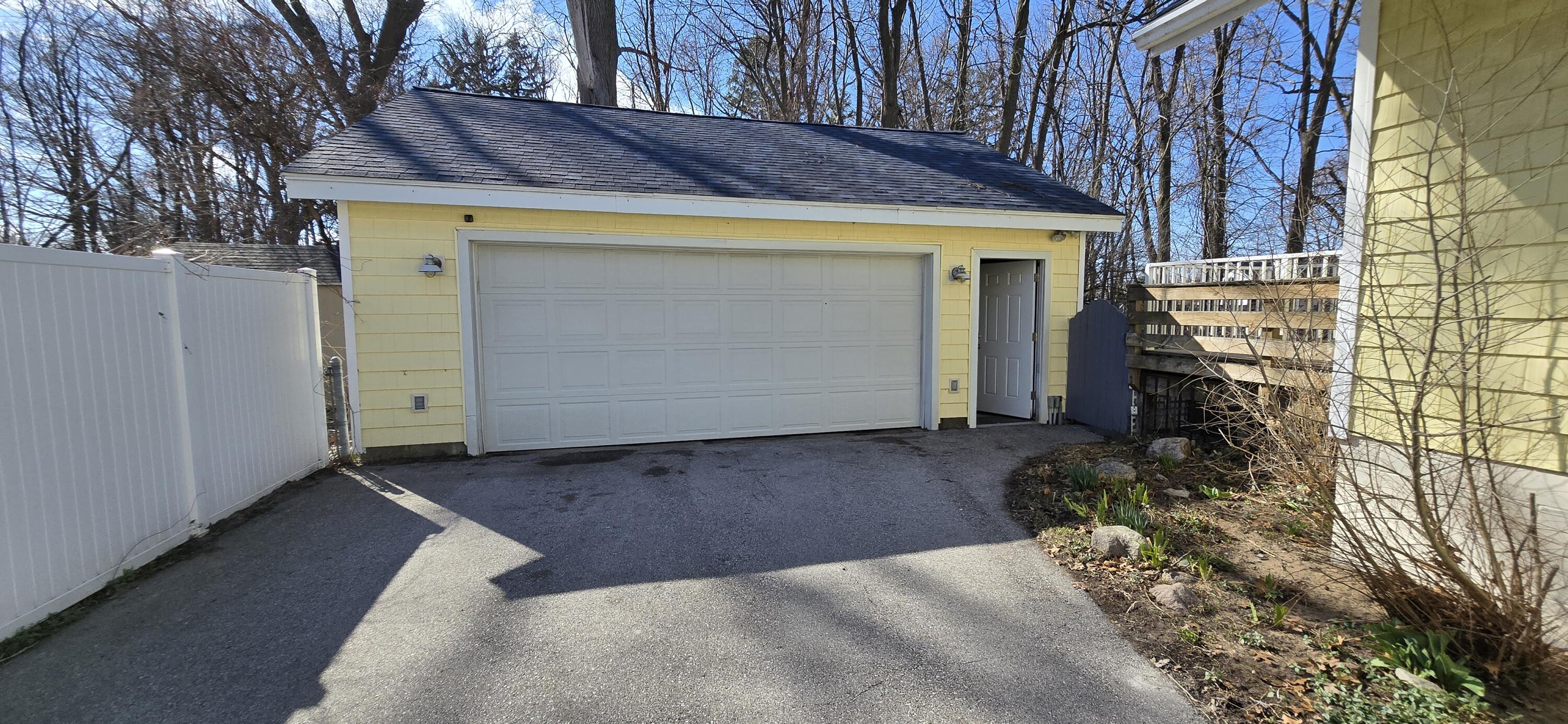 211 Williams Street Spring Lake, MI 49456 - Photo 4 of 67 2 car garage