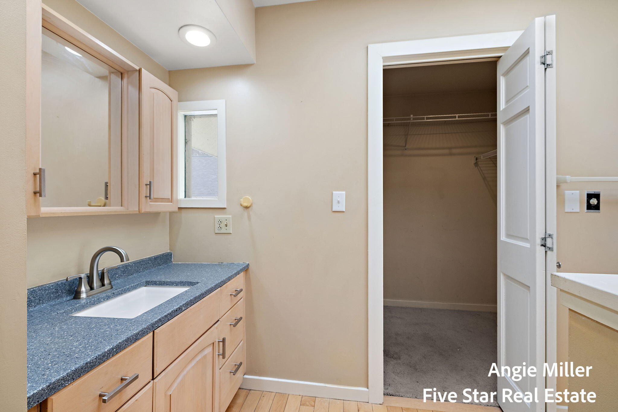 211 Williams Street Spring Lake, MI 49456 - Photo 43 of 67 main master bath