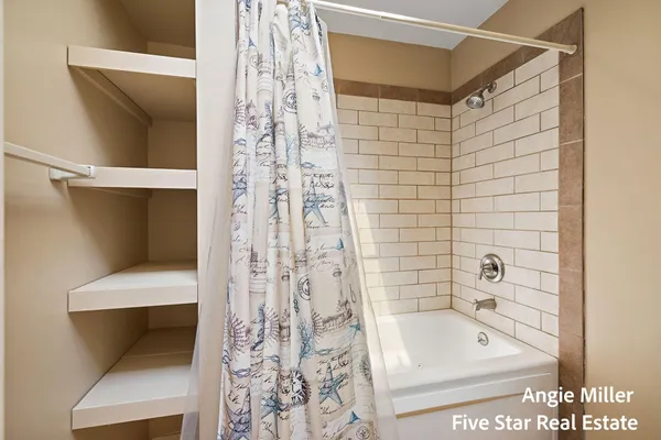 $479,900 | 211 Williams Street, Spring Lake, MI 49456