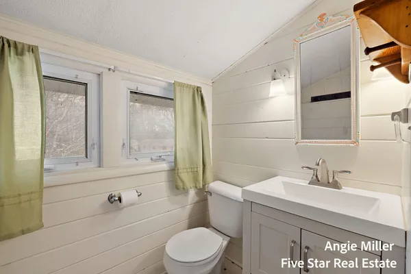 $479,900 | 211 Williams Street, Spring Lake, MI 49456