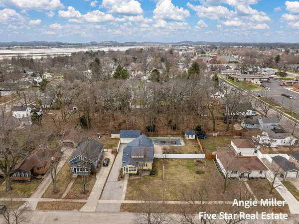 $479,900 | 211 Williams Street, Spring Lake, MI 49456