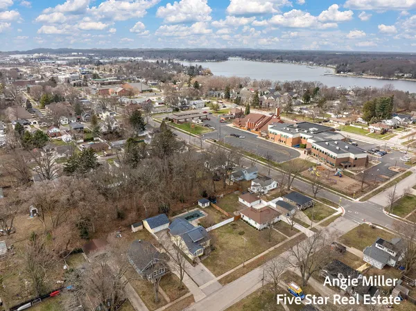 $479,900 | 211 Williams Street, Spring Lake, MI 49456