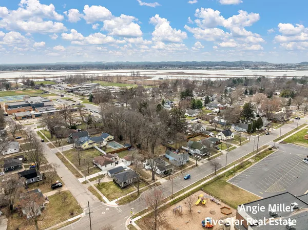 $479,900 | 211 Williams Street, Spring Lake, MI 49456