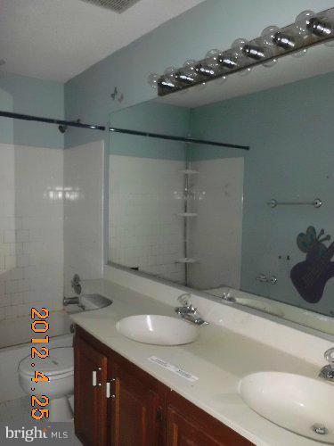 8536 Yoder Street Manassas, VA 20110 - Photo 2 of 25 Bath