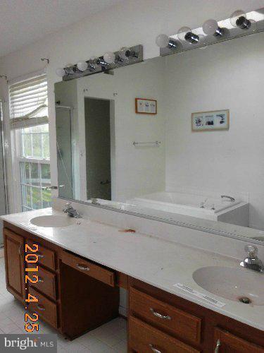 8536 Yoder Street Manassas, VA 20110 - Photo 11 of 25 Bath (Master)