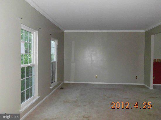 8536 Yoder Street Manassas, VA 20110 - Photo 12 of 25 Living Room