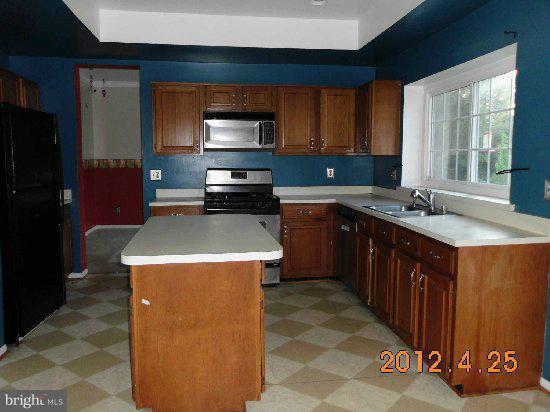 8536 Yoder Street Manassas, VA 20110 - Photo 4 of 25 Kitchen