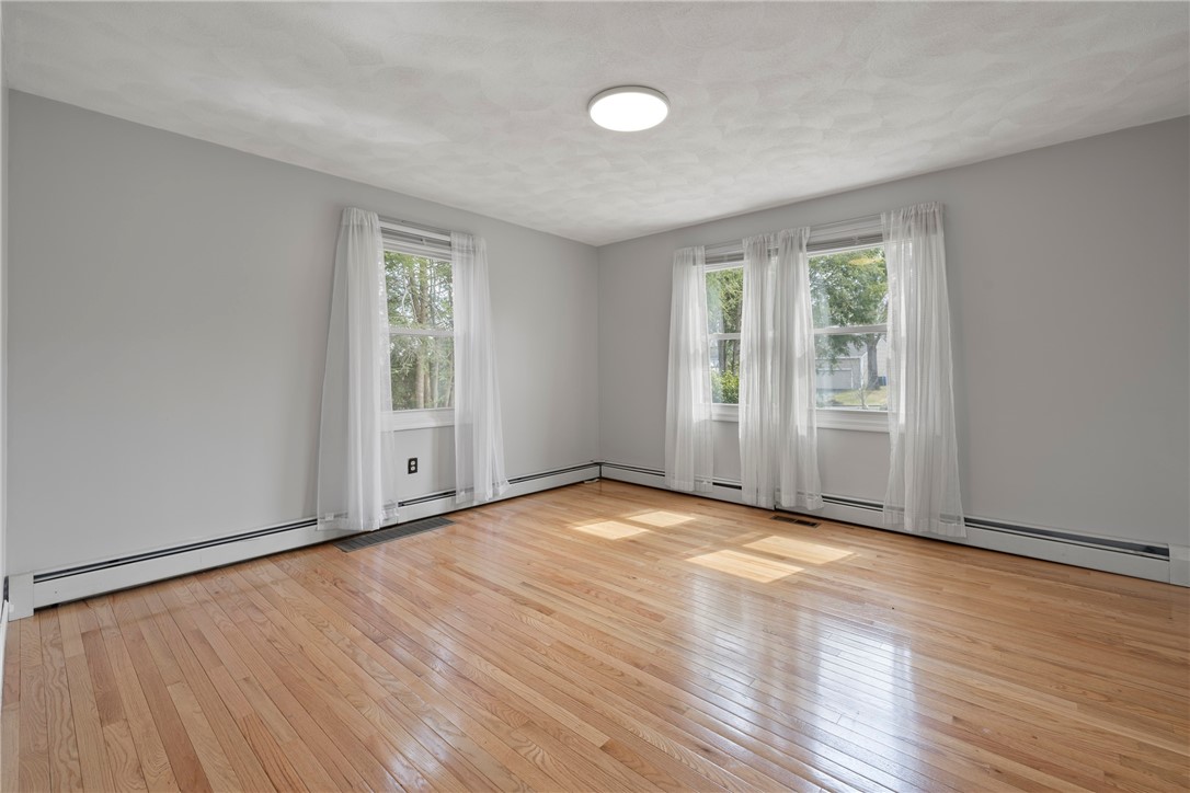 65 Traymore Street Cranston, RI 02920 - Photo 9 of 39