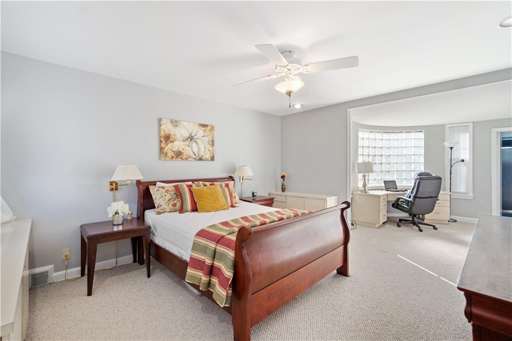 5438 Guarino Road Pittsburgh, PA 15217 - Photo 12 of 24 Gallery Image 12
