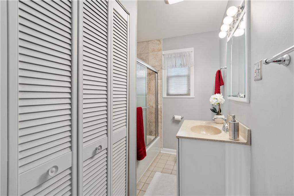 5438 Guarino Road Pittsburgh, PA 15217 - Photo 17 of 24 Gallery Image 17