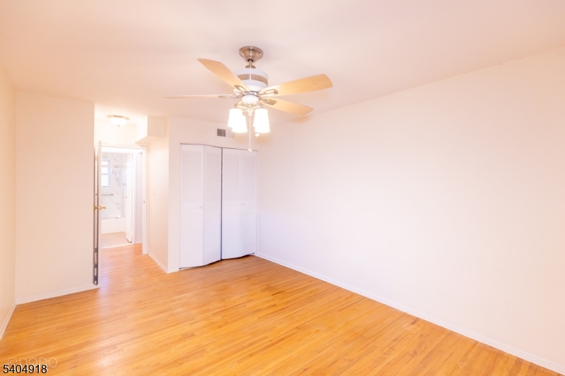 187 Evergreen Road Edison, NJ 08837 - Photo 6 of 8 a view of a big room with carpet