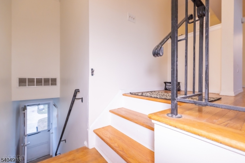 187 Evergreen Road Edison, NJ 08837 - Photo 7 of 8 a view of a living room