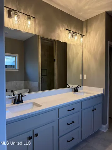 $420,000 | 5290 Watson Vw Drive, Nesbit, MS 38651