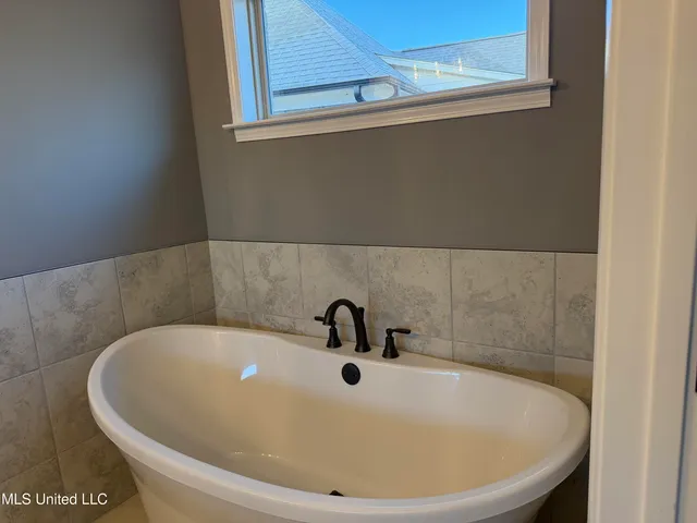 $420,000 | 5290 Watson Vw Drive, Nesbit, MS 38651