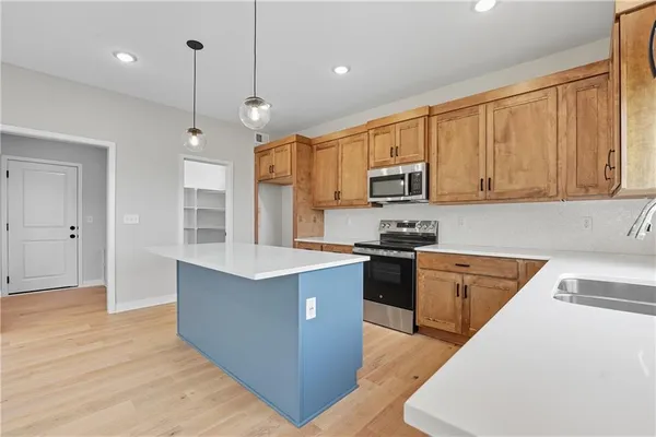 $509,800 | 809 Glenn Circle, Raymore, MO 64083