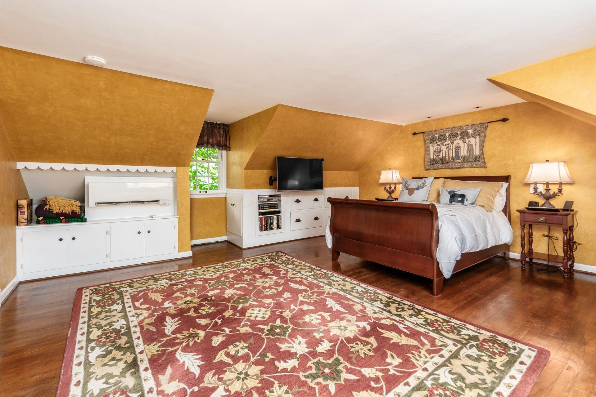 1085 Shady Lane Road Columbus, OH 43227 - Photo 37 of 121 Primary Bedroom