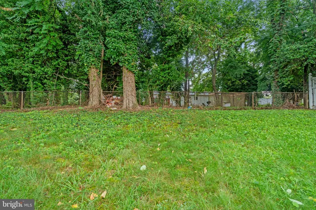 a house view with a outdoor space