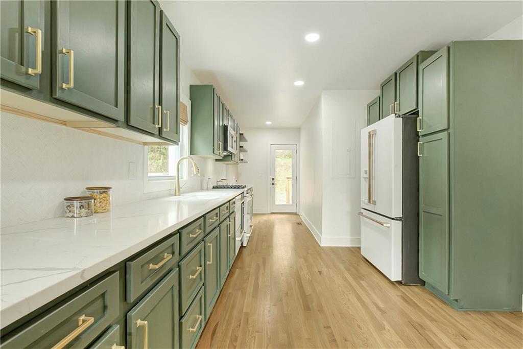 1747 Cascade Terrace Southwest Atlanta, GA 30311 - Photo 13 of 43