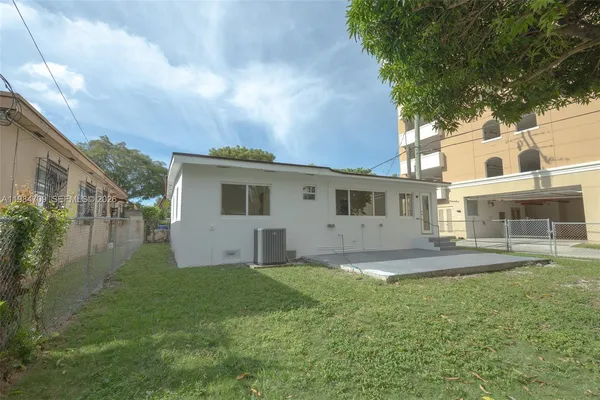 $5,000 | 2675 Southwest 24th Terrace, Miami, FL 33145