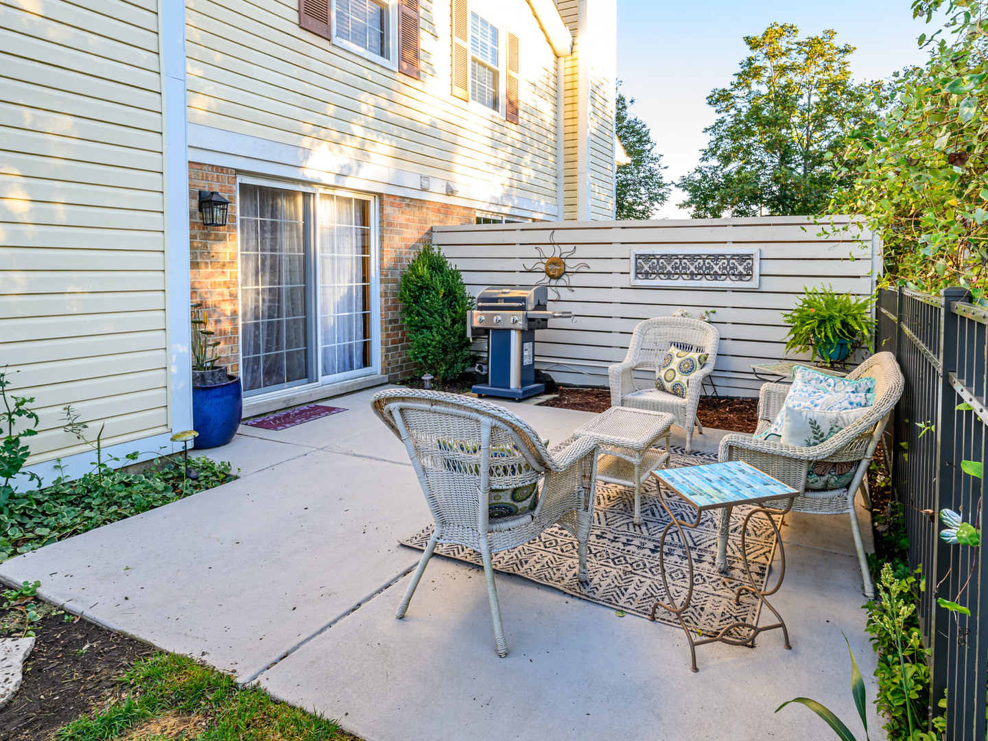 10111 Cambridge Drive, Unit COURTG Mokena, IL 60448 - Photo 29 of 31 a view of a patio with table and chairs with wooden fence