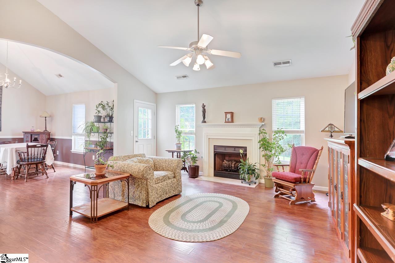 240 Springfield Circle Easley, SC 29642 - Photo 2 of 33 Gallery Image 2